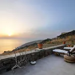 Luxurious Beachfront Haven In Kea *