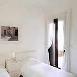 Luxurious Beachfront Haven In Kea