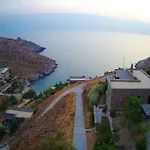 Luxurious Beachfront Haven In Kea Apartmán