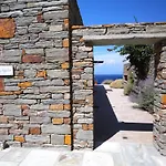 Luxurious Beachfront Haven In Kea *