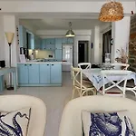 Luxurious Beachfront Haven In Kea Apartmán *