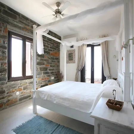 Luxurious Beachfront Haven In Kea