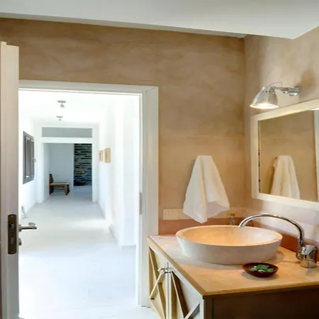 Luxurious Beachfront Haven In Kea Appartement