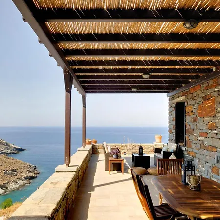 Apartment Luxurious Beachfront Haven In Kea