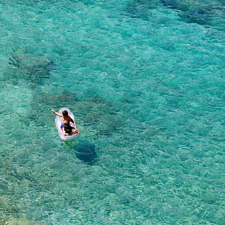 Luxurious Beachfront Haven In Kea Appartement