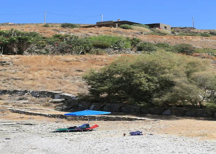 Luxurious Beachfront Haven In Kea דירה *