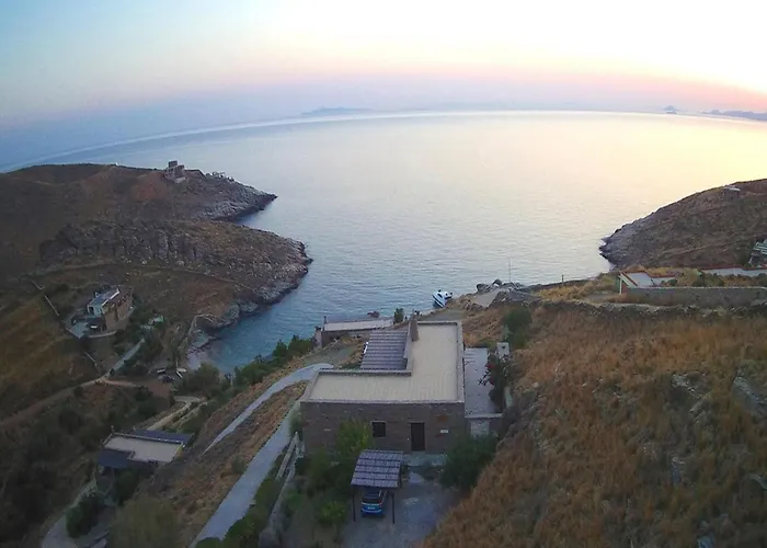 Luxurious Beachfront Haven In Kea דירה Korissia (Kea)