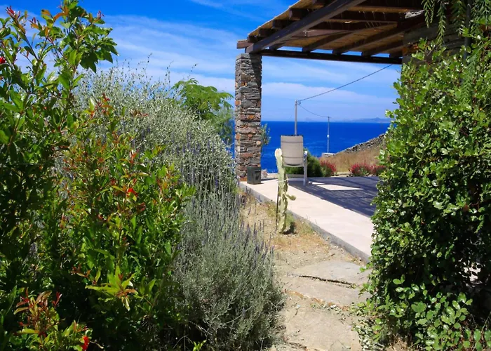 Luxurious Beachfront Haven In Kea דירה Korissia (Kea)