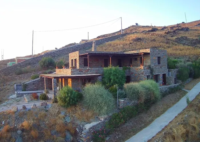 Luxurious Beachfront Haven In Kea דירה *