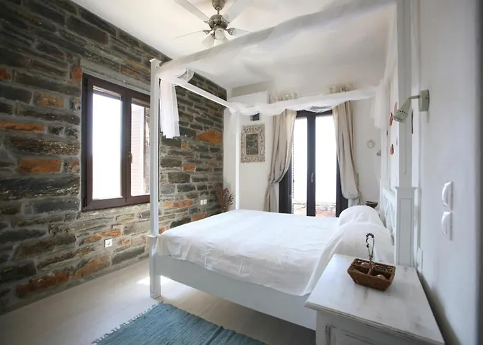 Luxurious Beachfront Haven In Kea