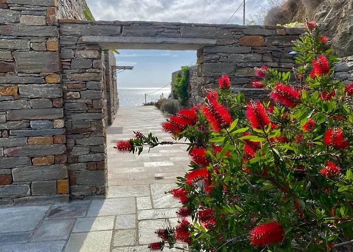 Luxurious Beachfront Haven In Kea דירה *