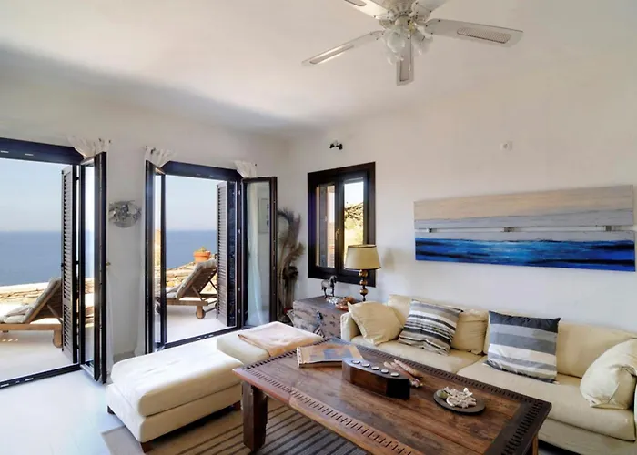 Luxurious Beachfront Haven In Kea דירה Korissia (Kea)