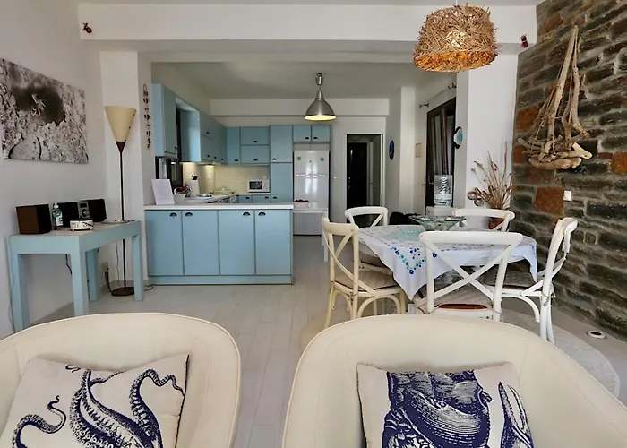 Luxurious Beachfront Haven In Kea דירה *