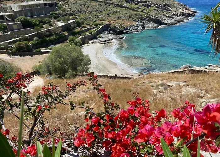 Luxurious Beachfront Haven In Kea דירה *