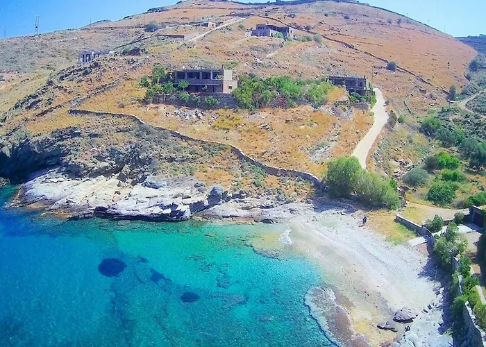 Luxurious Beachfront Haven In Kea דירה